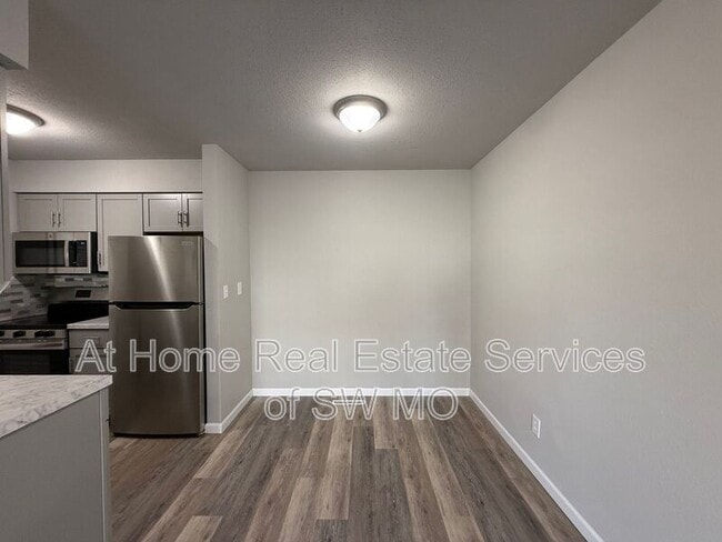 Building Photo - 787 E Bain St