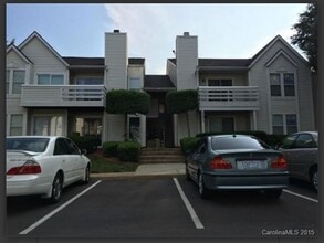 Building Photo - 9629 Vinca Cir