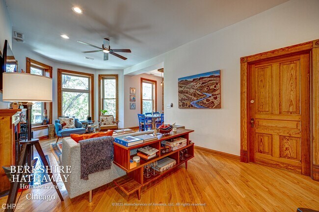 Foto del edificio - 832 N Paulina Street