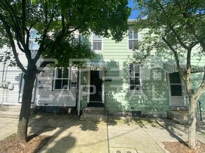 Building Photo - 227 S Washington St