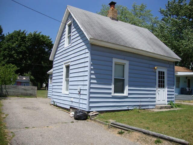 Building Photo - 55585 Grandview Ave