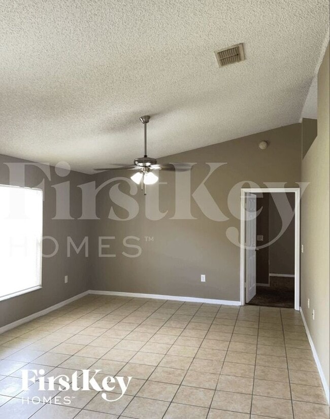 Foto del edificio - 7446 Groveoak Dr