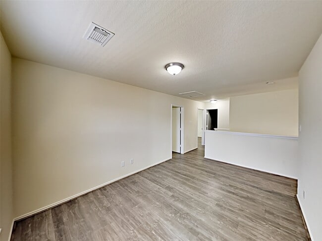 Building Photo - 12402 Grossmount Dr