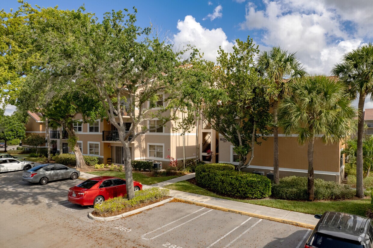 Foto principal - Edgewater Condominium