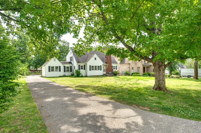 Foto del edificio - 712 Cantrell Ave