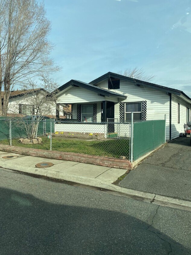 Primary Photo - Non-Refundable & Security Deposit Total: $...