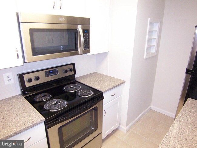 Building Photo - 8229 Kings Charter Ln