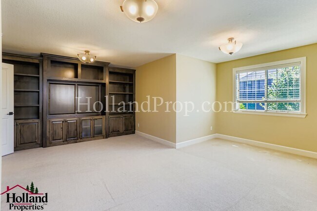 Foto del edificio - Beautiful 4-Bedroom Home with A/C, Firepla...