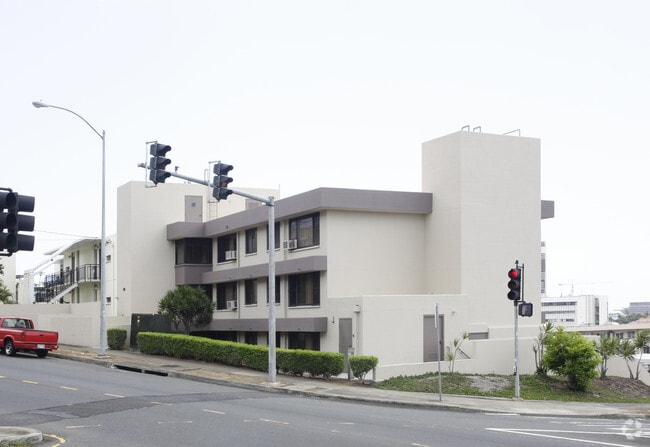 Building Photo - 245 Iolani Ave