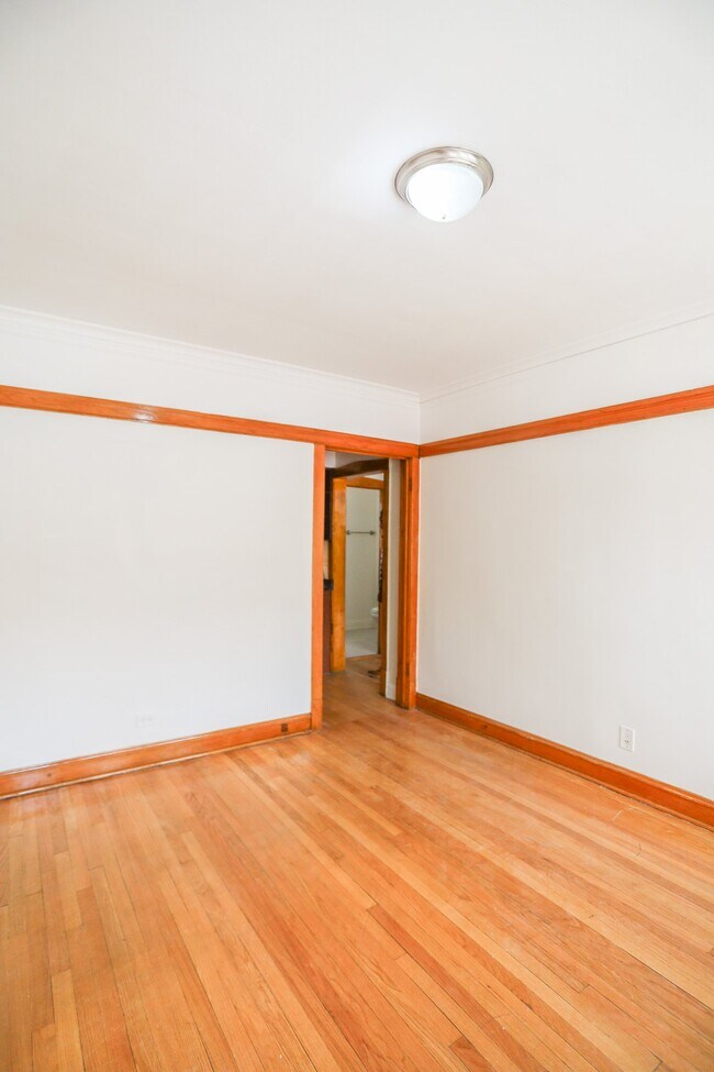 Foto del edificio - 2736 N Leclaire Ave