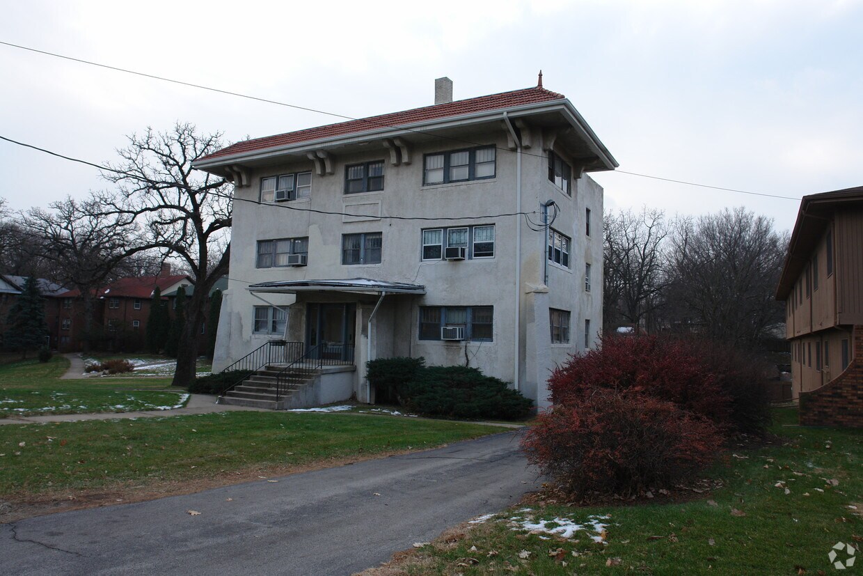 Primary Photo - 4000 University Ave