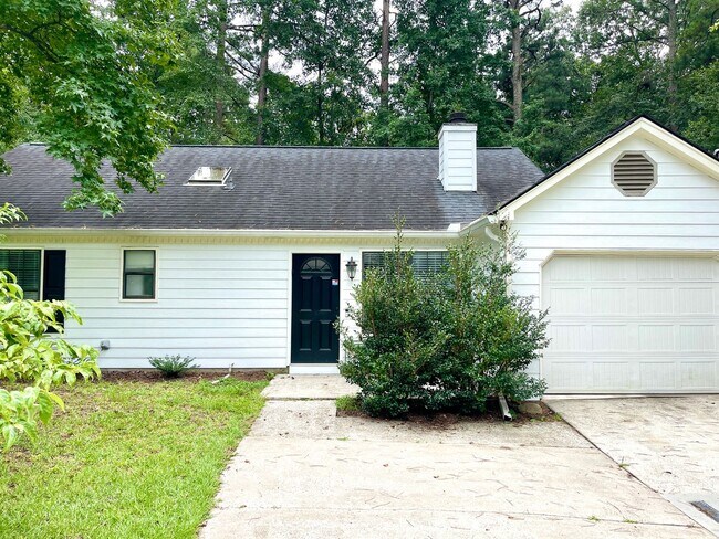 Building Photo - Welcome to this stunning 3-bedroom, 2-bath...