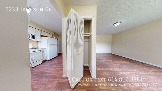 Foto del edificio - Three Bedroom Home- Walnut Heights