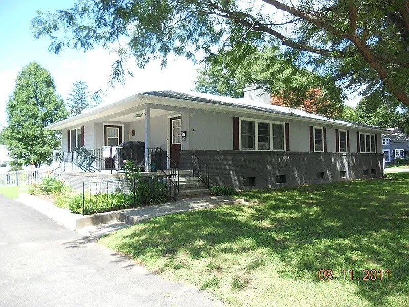 exterior w/ porch - 2 Ludlow Ave
