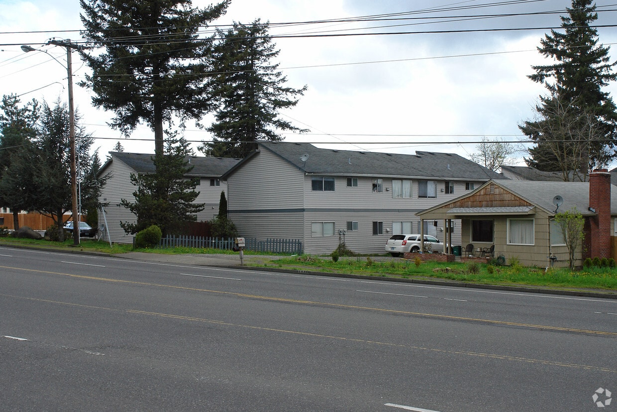 Building Photo - Six Quarters Apartments