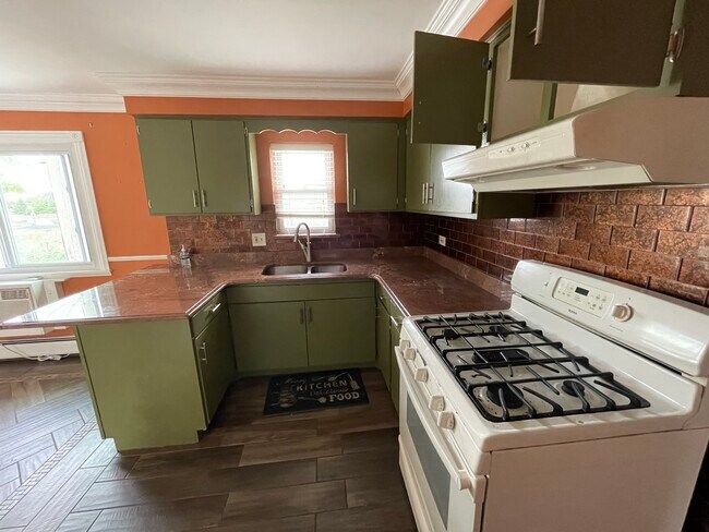 Cocina - 2440 River Rd