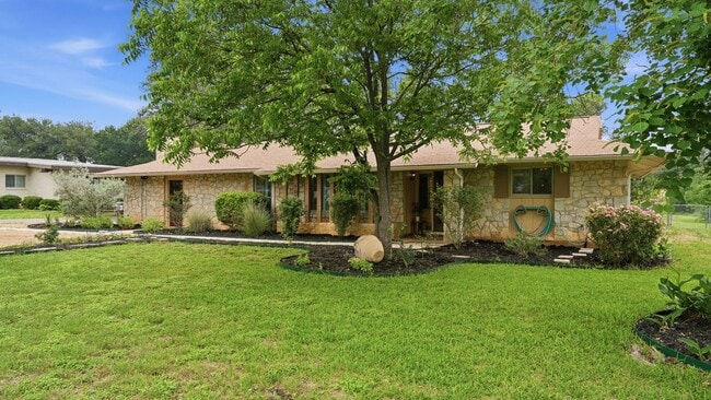 Building Photo - 4 Bedroom with a Pool in Helotes!