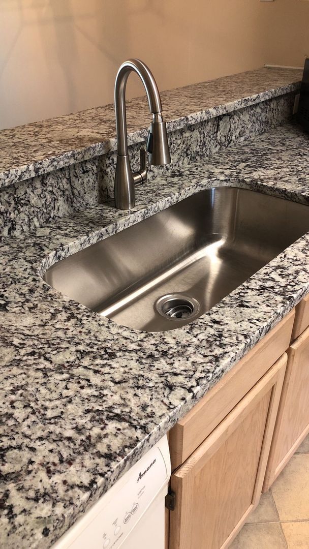 Foto del edificio - REDUCED!  River Oaks 28E - SPECIAL - 2nd month 1/2 half off rent