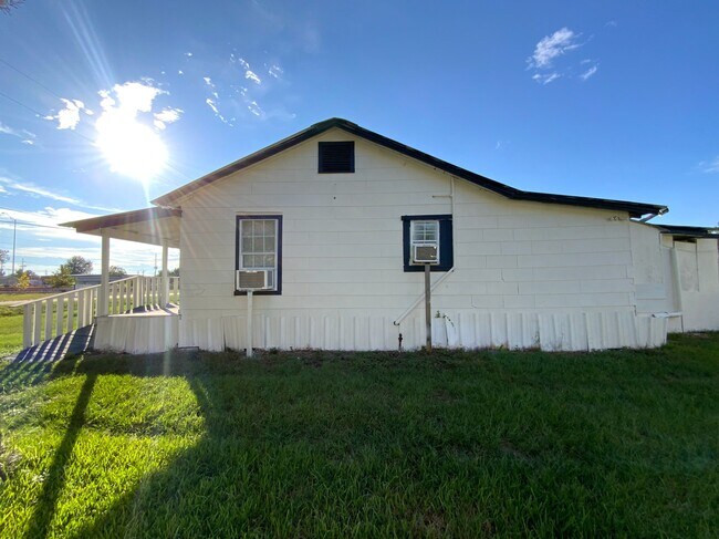 Building Photo - 114 Melton St