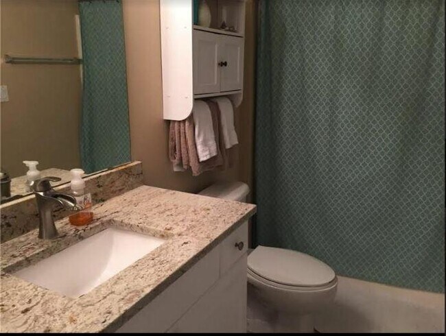 Building Photo - 5080 Fairways Cir