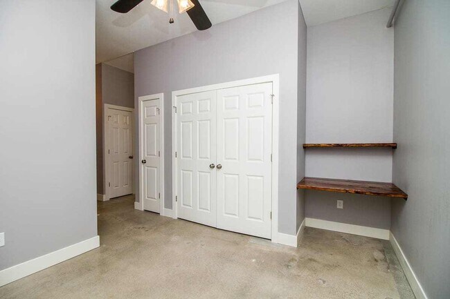 Foto del edificio - Welcome to Urban Studio 43 – Comfort, Convenience & Contemporary living in South Kansas City