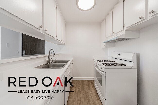 Foto del edificio - 8309 Cedros Ave