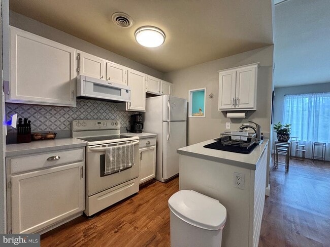 Building Photo - 711 Wexford Way
