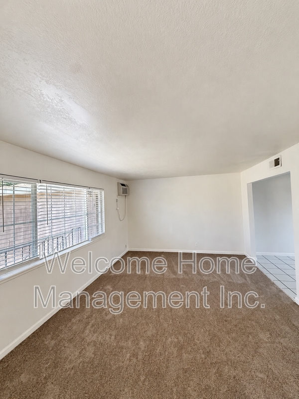 Building Photo - 2225 Hillsborough Ct