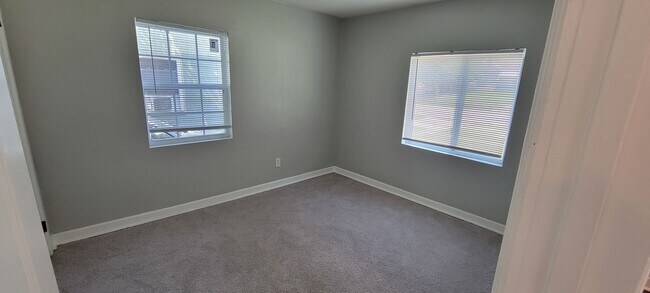 Building Photo - 2 bedrooms 1 bath