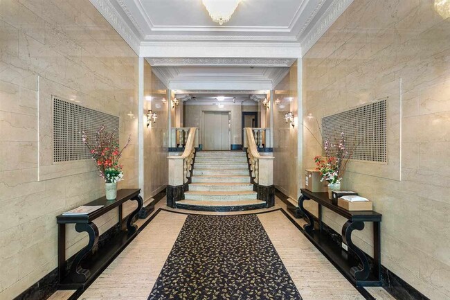 Building Photo - 1000 Hudson St