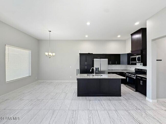 Foto del edificio - 12622 Amesbury