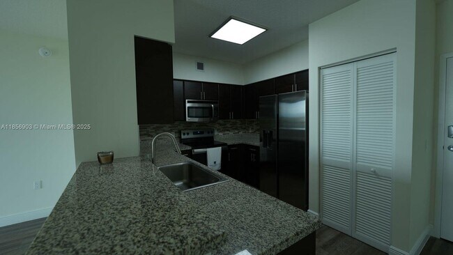 Foto del edificio - 987 SW 37th Ave