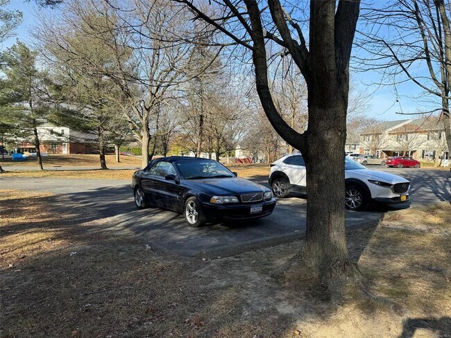 Building Photo - 1 Eisenhower Dr