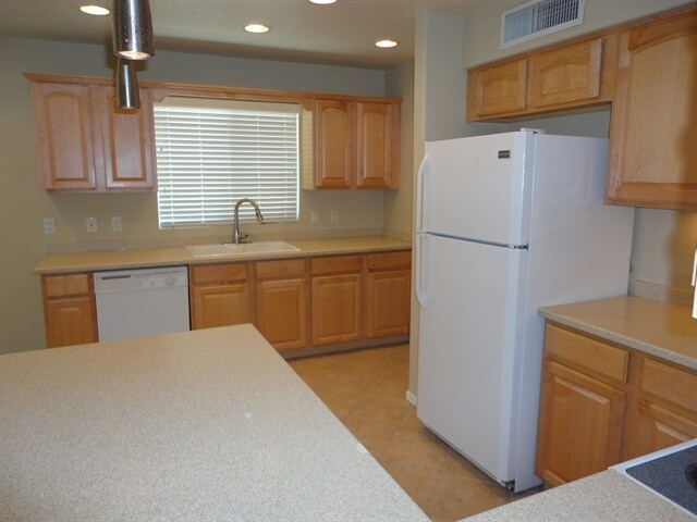 Foto del edificio - 4056 E Constitution Ct