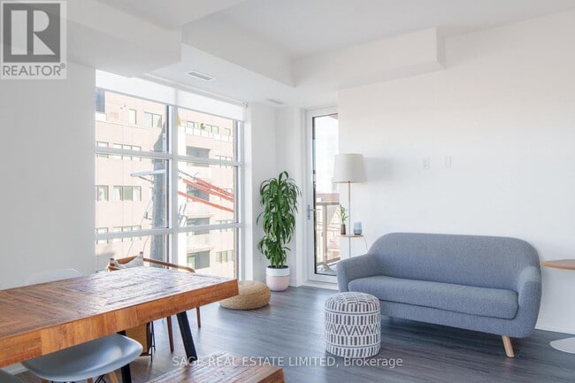 Building Photo - 1787 St Clair Ave W