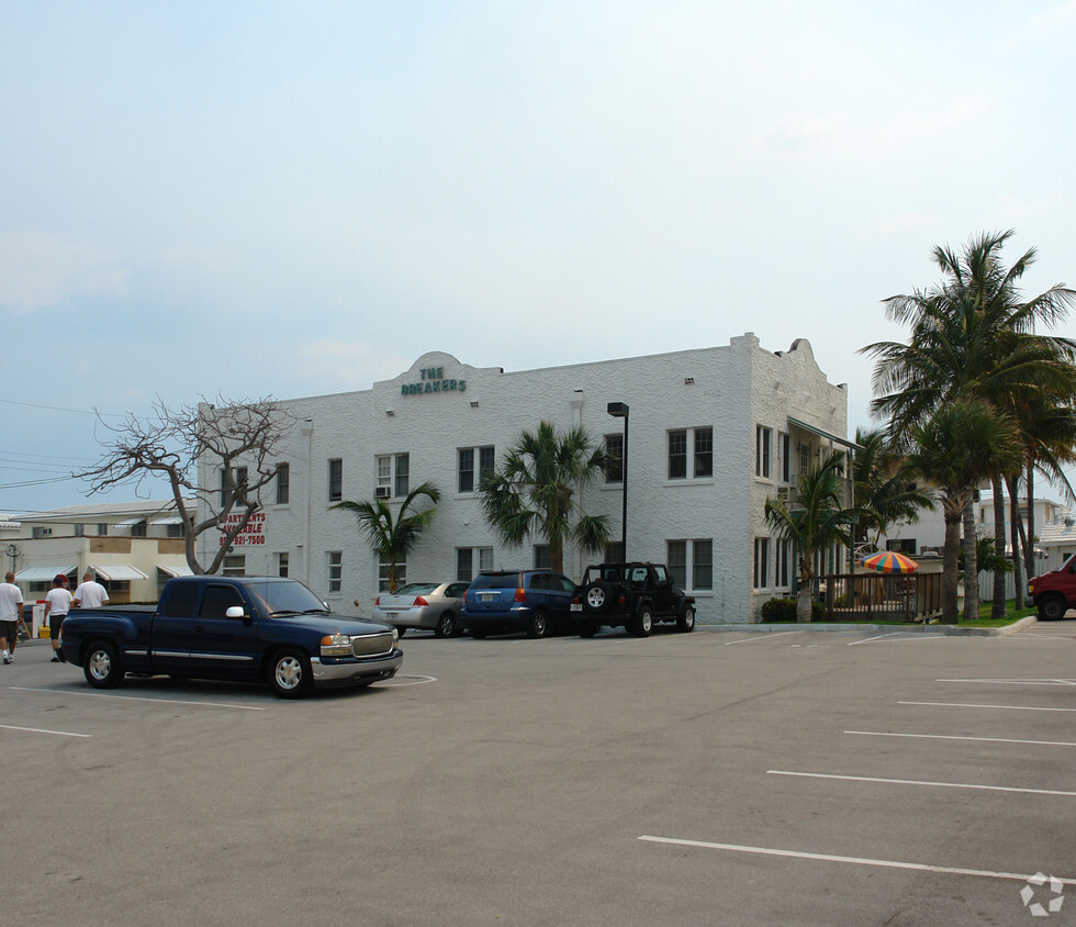 Building Photo - Breakers Apartments