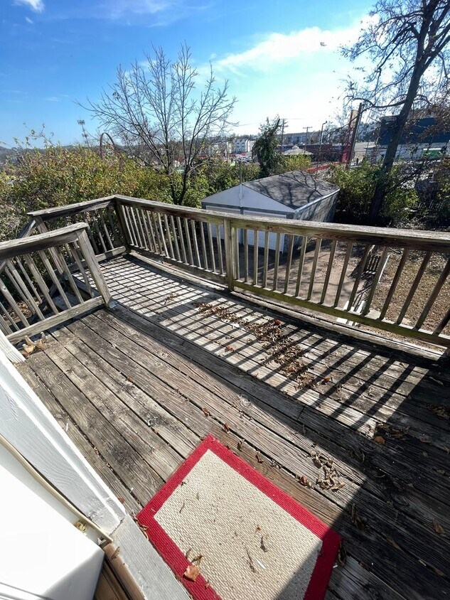 Building Photo - Charlotte Park/West Nashville!