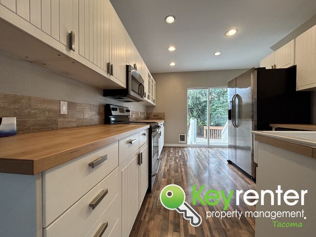 Foto del edificio - Gorgeous Craftsman 3 Bed 2 Bath Tacoma House