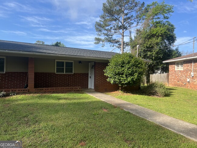 Building Photo - 129 Pineview Dr
