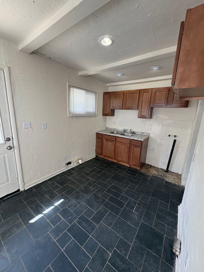 Foto del edificio - 3 Bedroom in North Linden w/Detached Garage