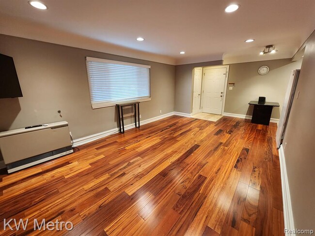 Foto del edificio - 705 W 13 Mile Rd