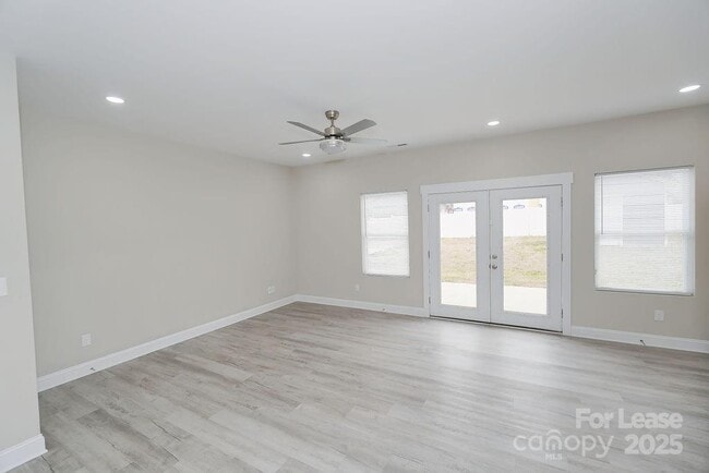 Building Photo - 3806 Freedom Dr