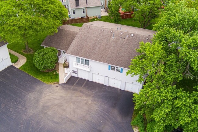Building Photo - 212 Amherst Ct