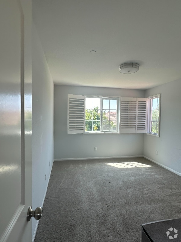 Building Photo - 1460 Mockingbird Ct