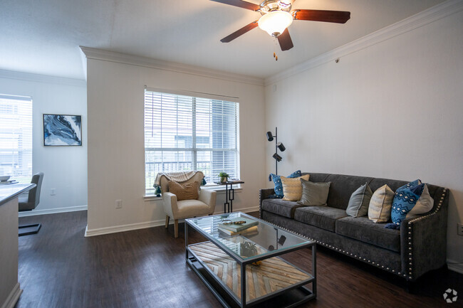 1BR, 1BA - 849SF - Estates At Bellaire