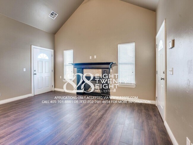 Foto del edificio - NEW TO THE MARKET!  Spacious 4 Bed/2 Bath Near very Close to Campus!!
