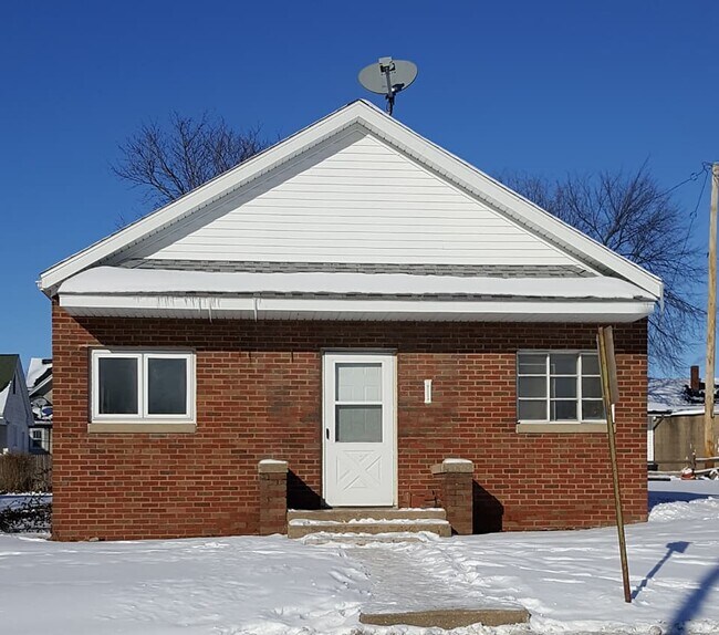 Building Photo - 111 W Meek St