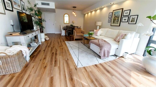 Foto del edificio - 3375 N Country Club Dr