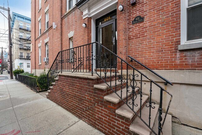 Foto del edificio - 601 Monroe St