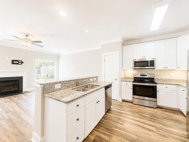 Foto del edificio - 722 Elmbrook Dr